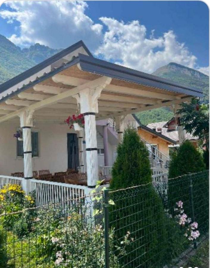 Lola Guest House Vuthaj 外观 照片