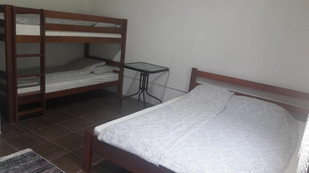 Lola Guest House Vuthaj 外观 照片
