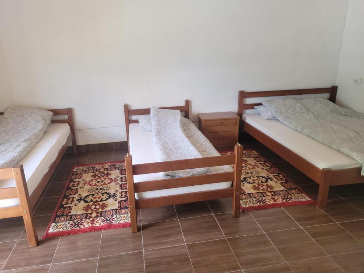 Lola Guest House Vuthaj 外观 照片