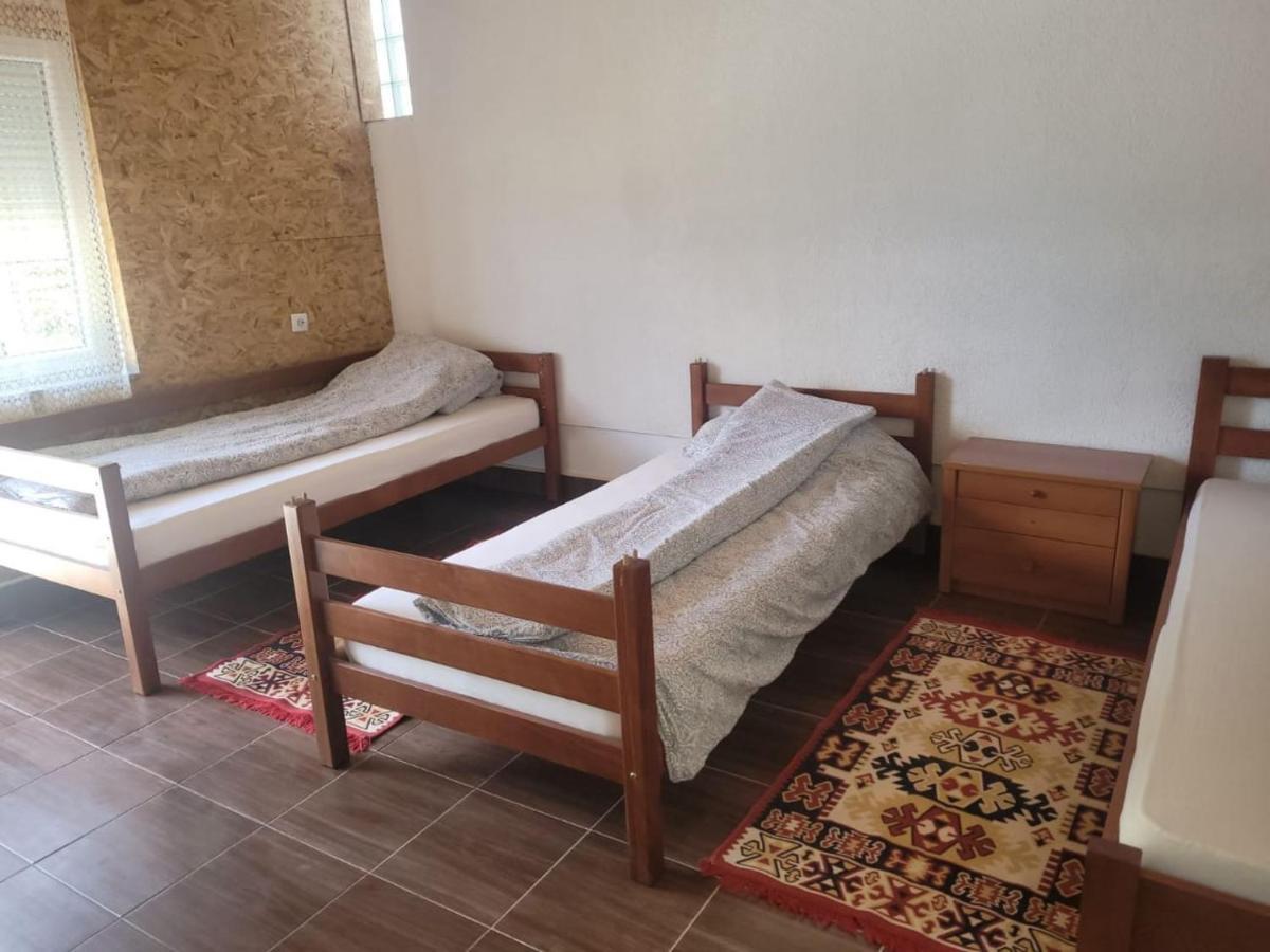 Lola Guest House Vuthaj 外观 照片