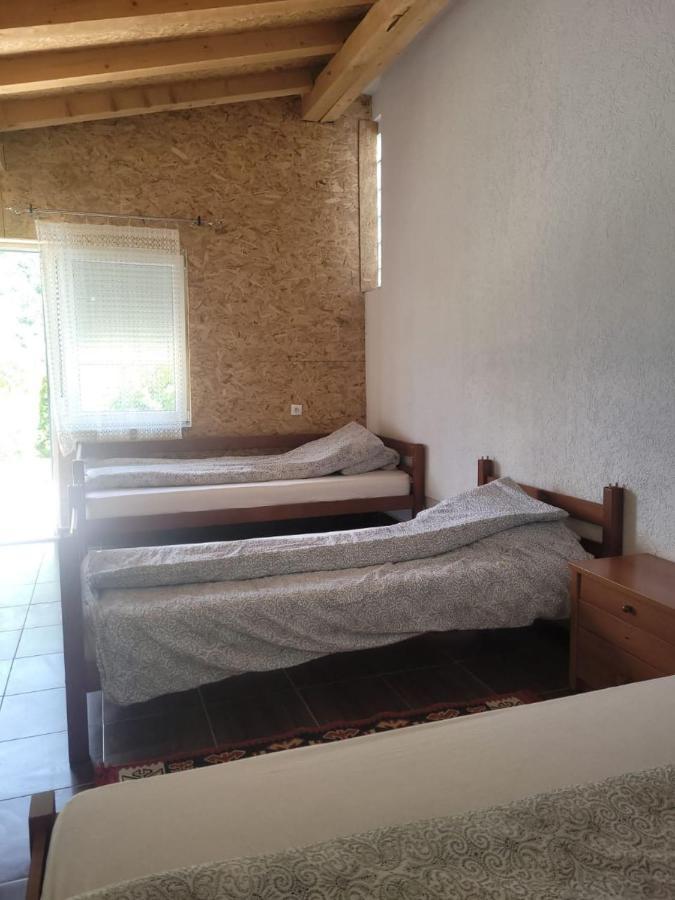 Lola Guest House Vuthaj 外观 照片