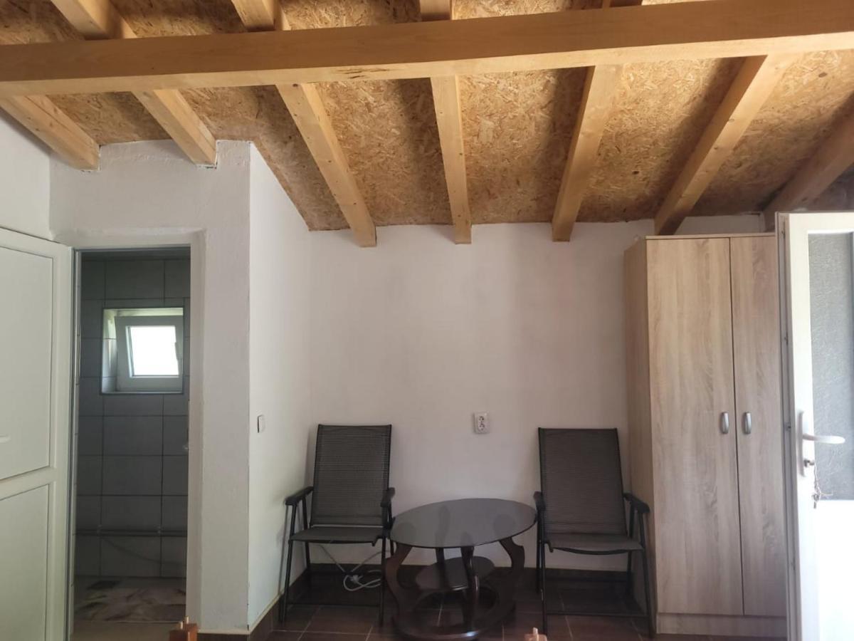 Lola Guest House Vuthaj 外观 照片