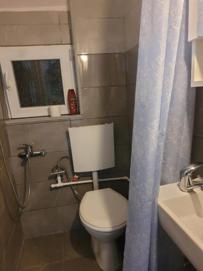 Lola Guest House Vuthaj 外观 照片
