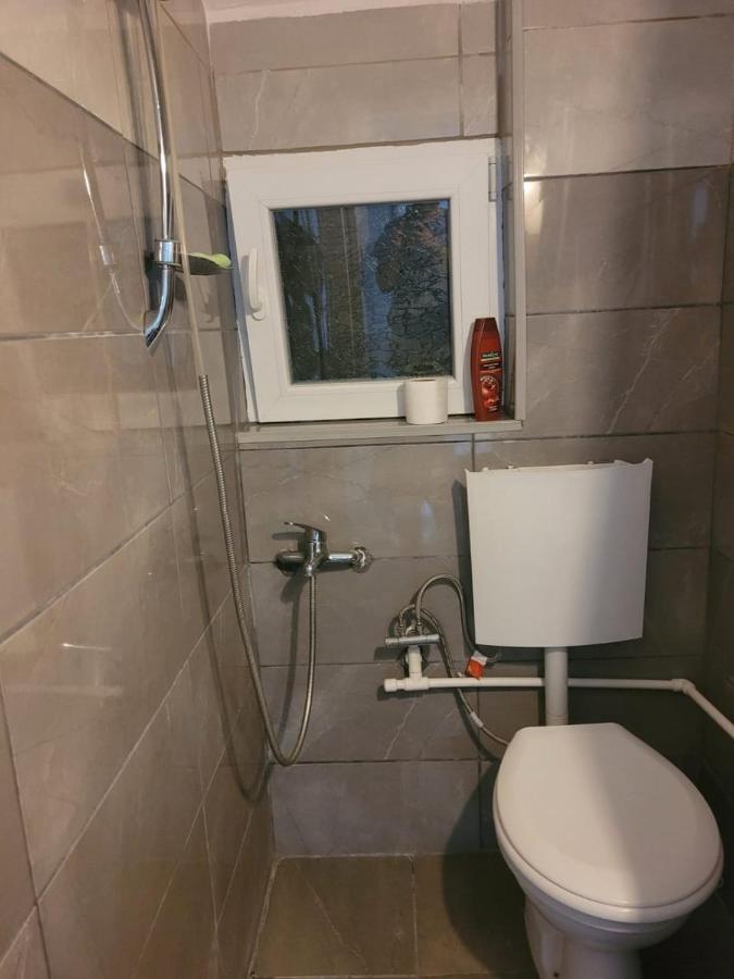 Lola Guest House Vuthaj 外观 照片