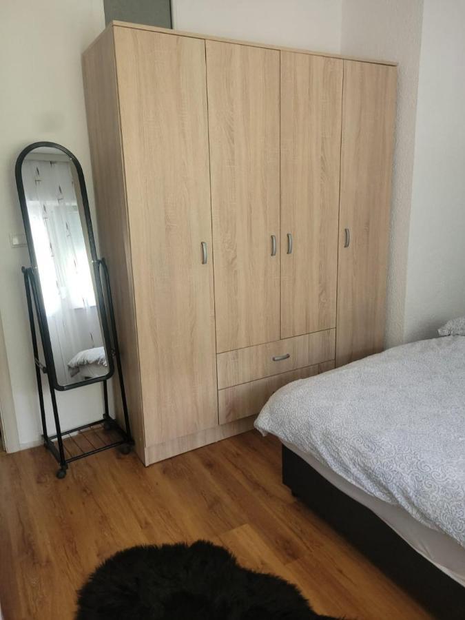 Lola Guest House Vuthaj 外观 照片