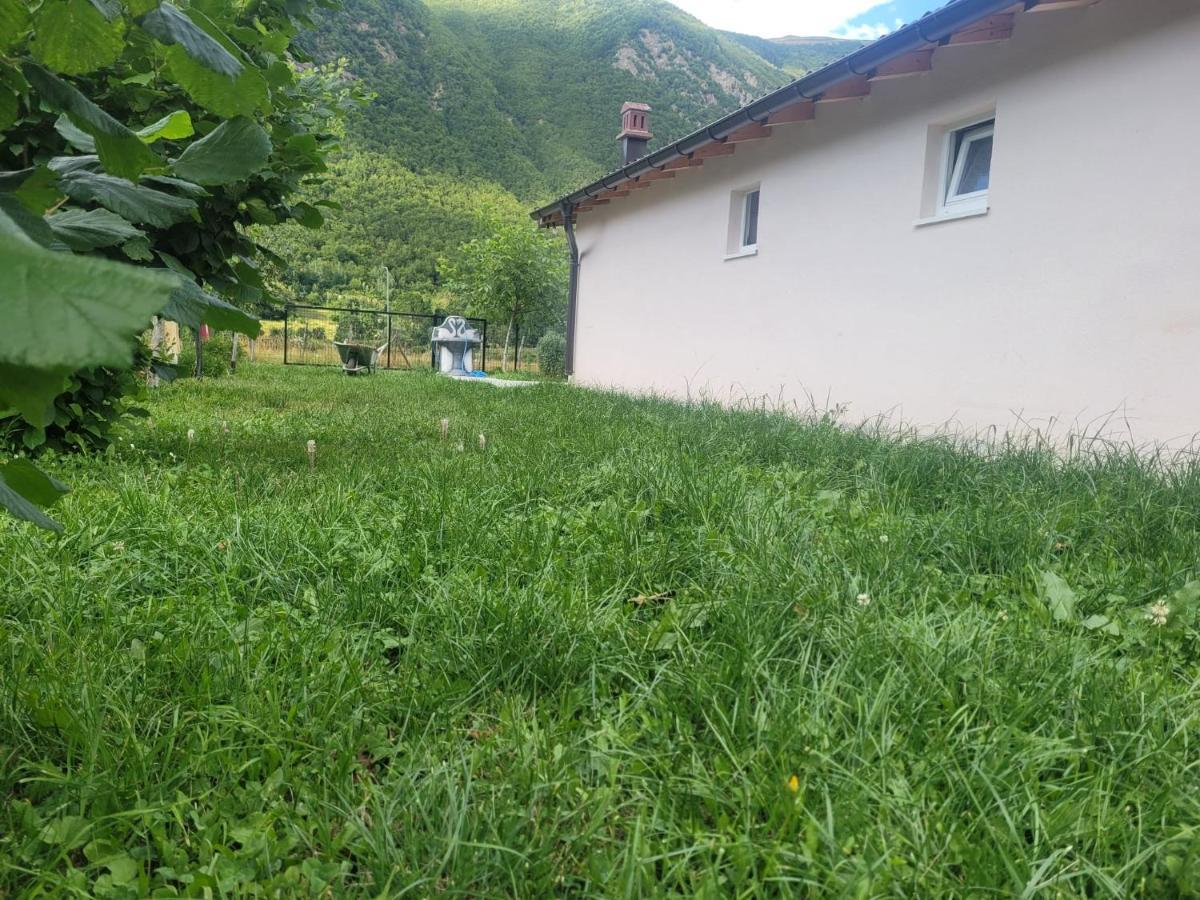 Lola Guest House Vuthaj 外观 照片