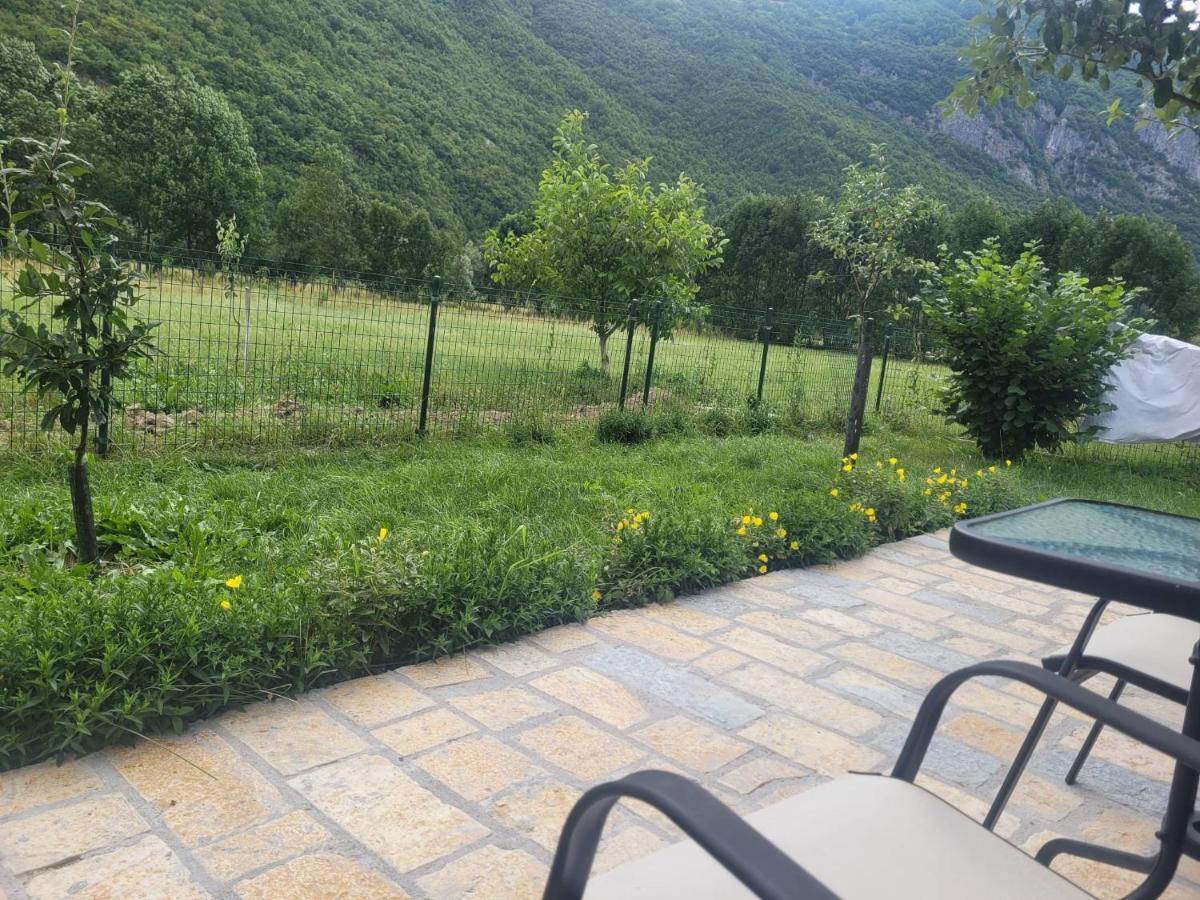 Lola Guest House Vuthaj 外观 照片