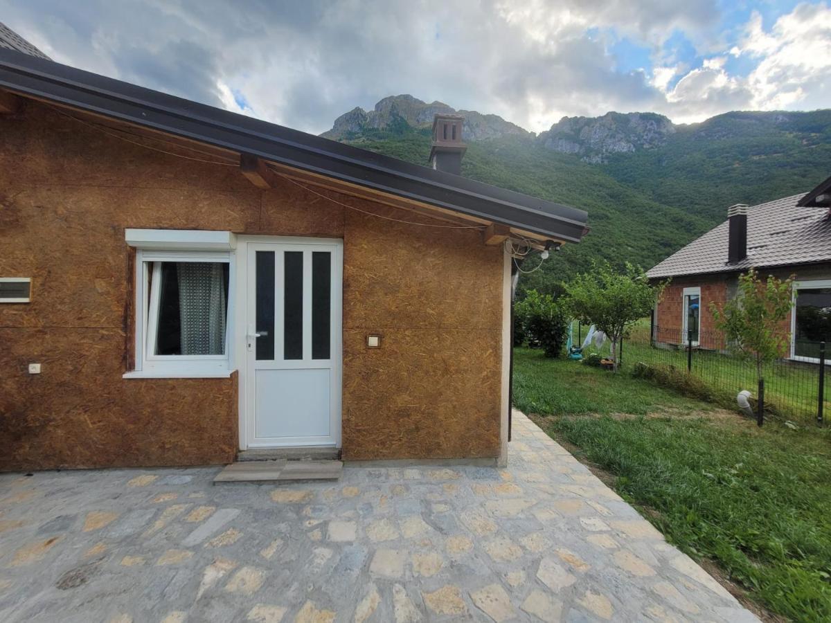 Lola Guest House Vuthaj 外观 照片