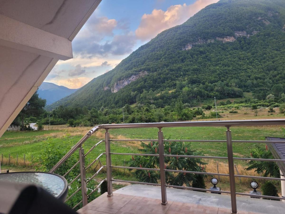 Lola Guest House Vuthaj 外观 照片