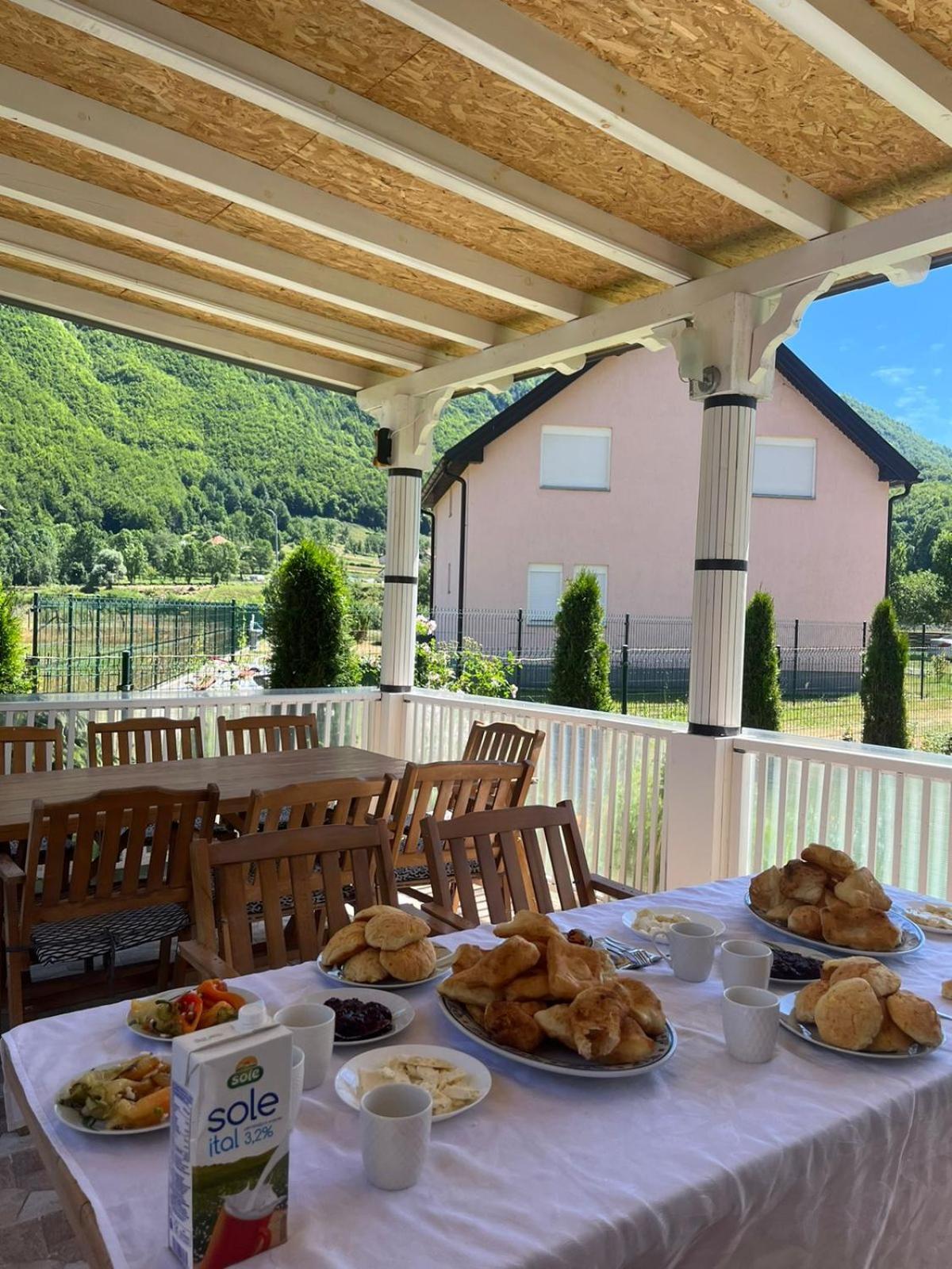 Lola Guest House Vuthaj 外观 照片
