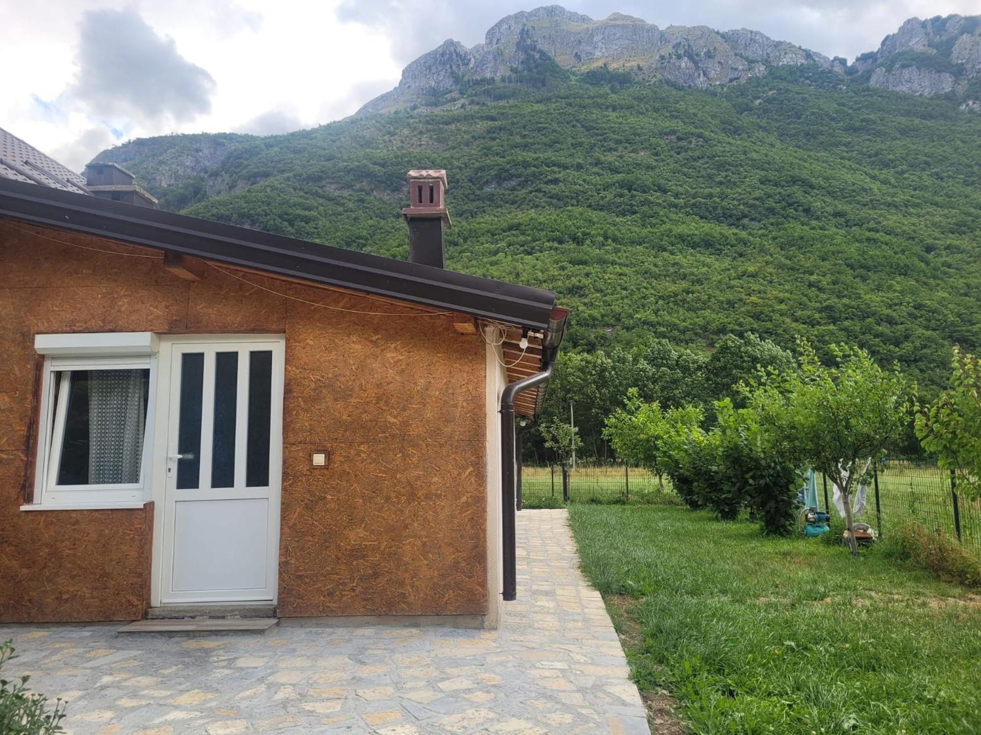 Lola Guest House Vuthaj 外观 照片