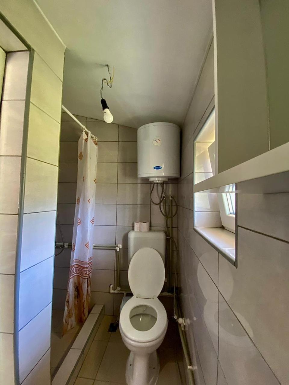 Lola Guest House Vuthaj 外观 照片