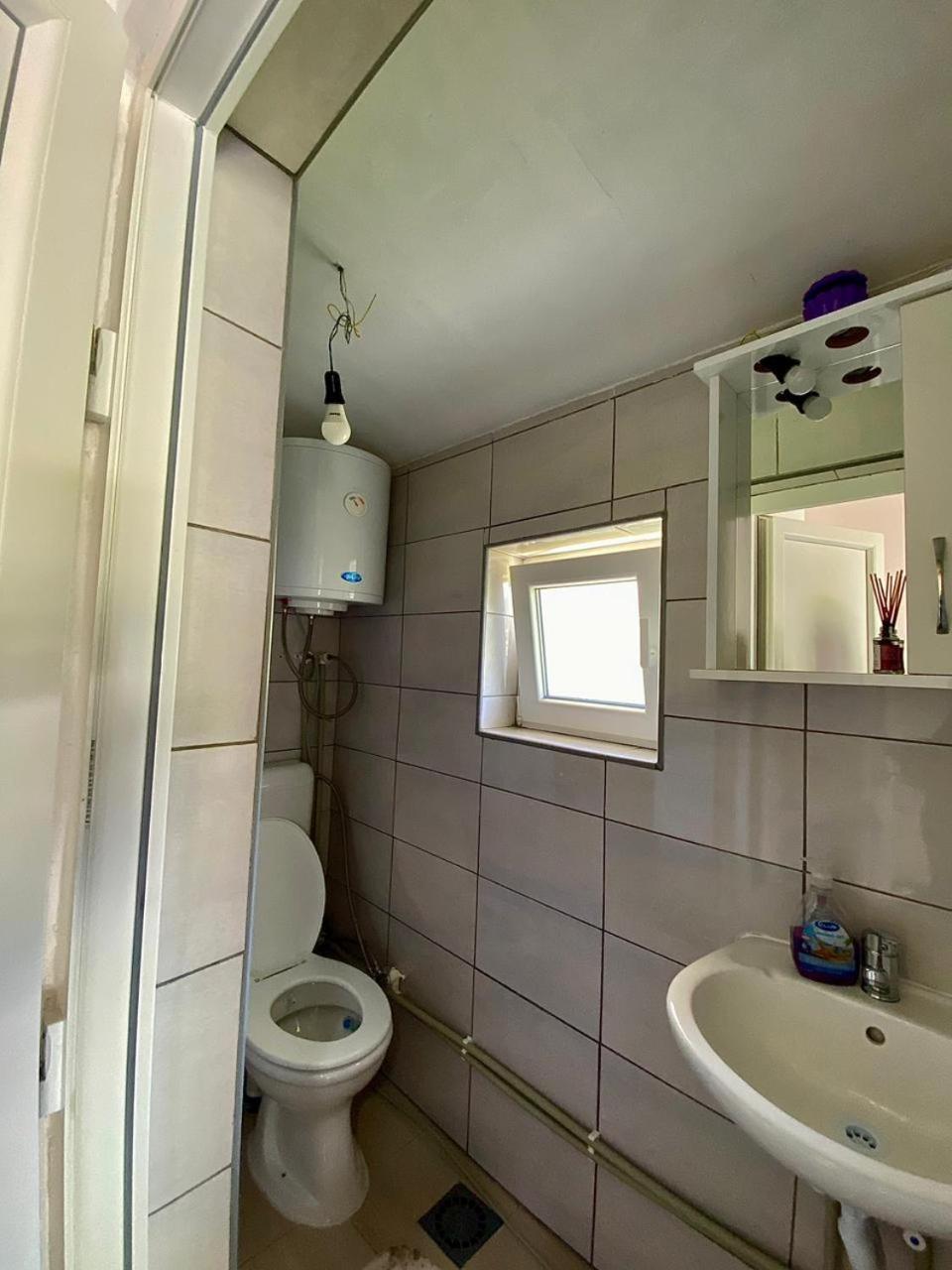 Lola Guest House Vuthaj 外观 照片