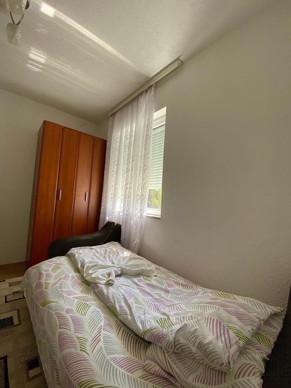 Lola Guest House Vuthaj 外观 照片