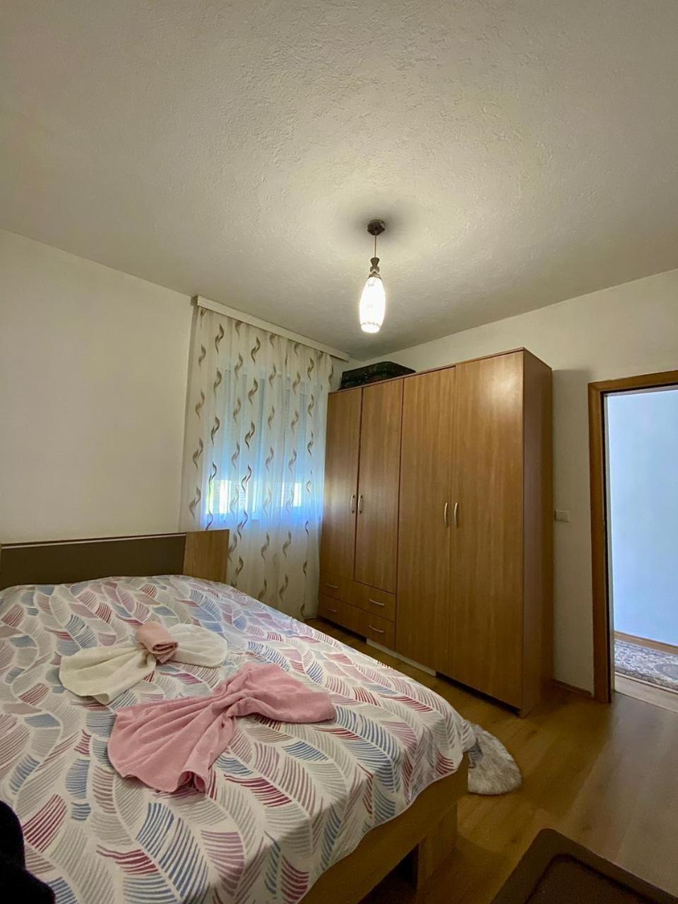 Lola Guest House Vuthaj 外观 照片