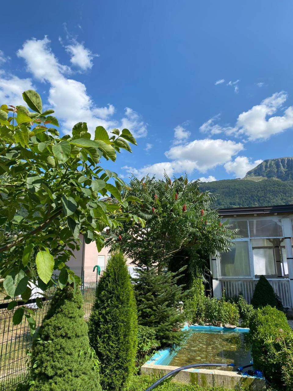 Lola Guest House Vuthaj 外观 照片